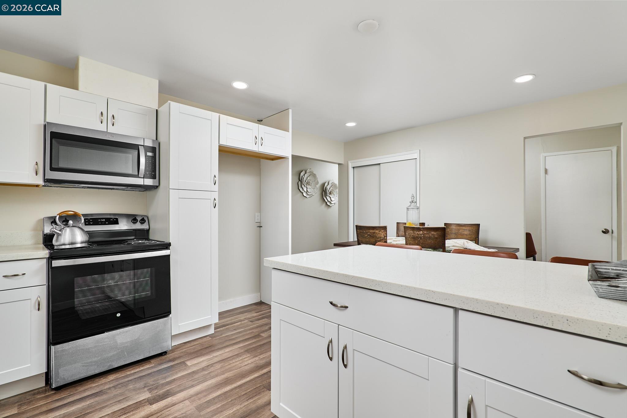 Detail Gallery Image 13 of 29 For 4320 Delta Fair Blvd, Antioch,  CA 94509 - 4 Beds | 1/1 Baths