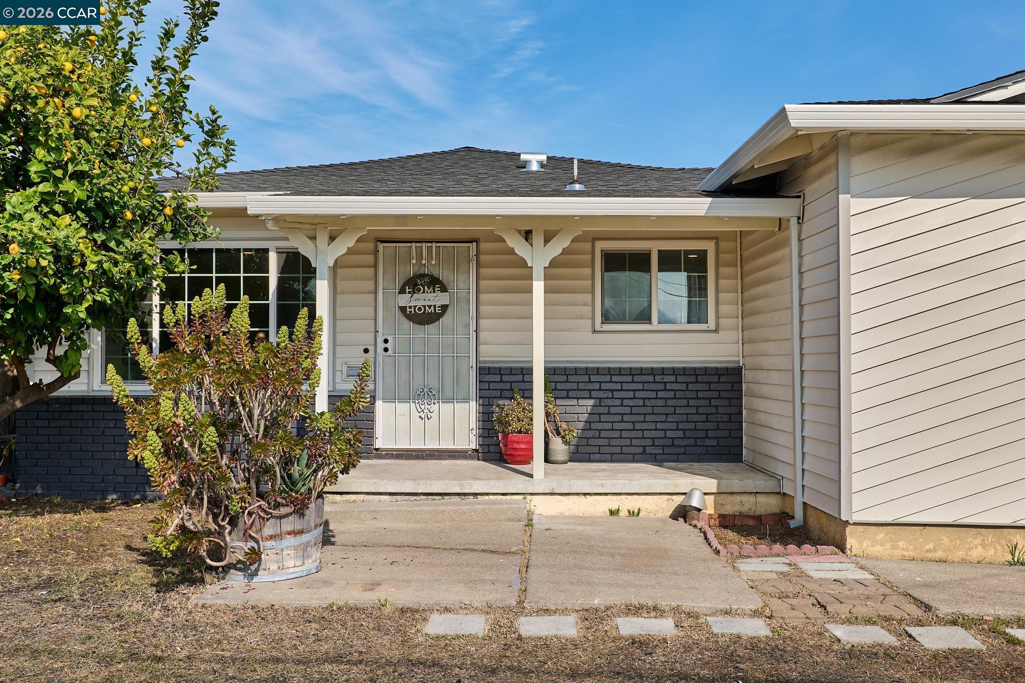 Detail Gallery Image 4 of 29 For 4320 Delta Fair Blvd, Antioch,  CA 94509 - 4 Beds | 1/1 Baths