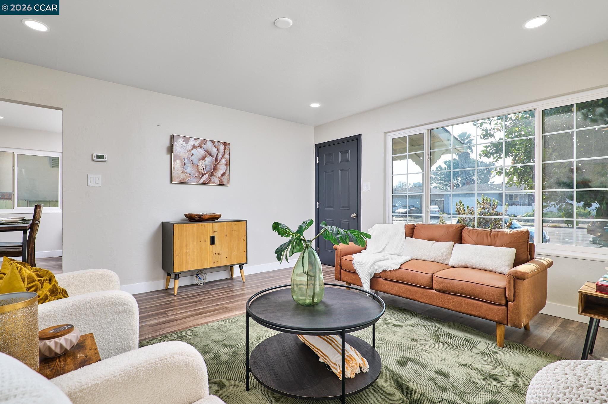 Detail Gallery Image 9 of 29 For 4320 Delta Fair Blvd, Antioch,  CA 94509 - 4 Beds | 1/1 Baths