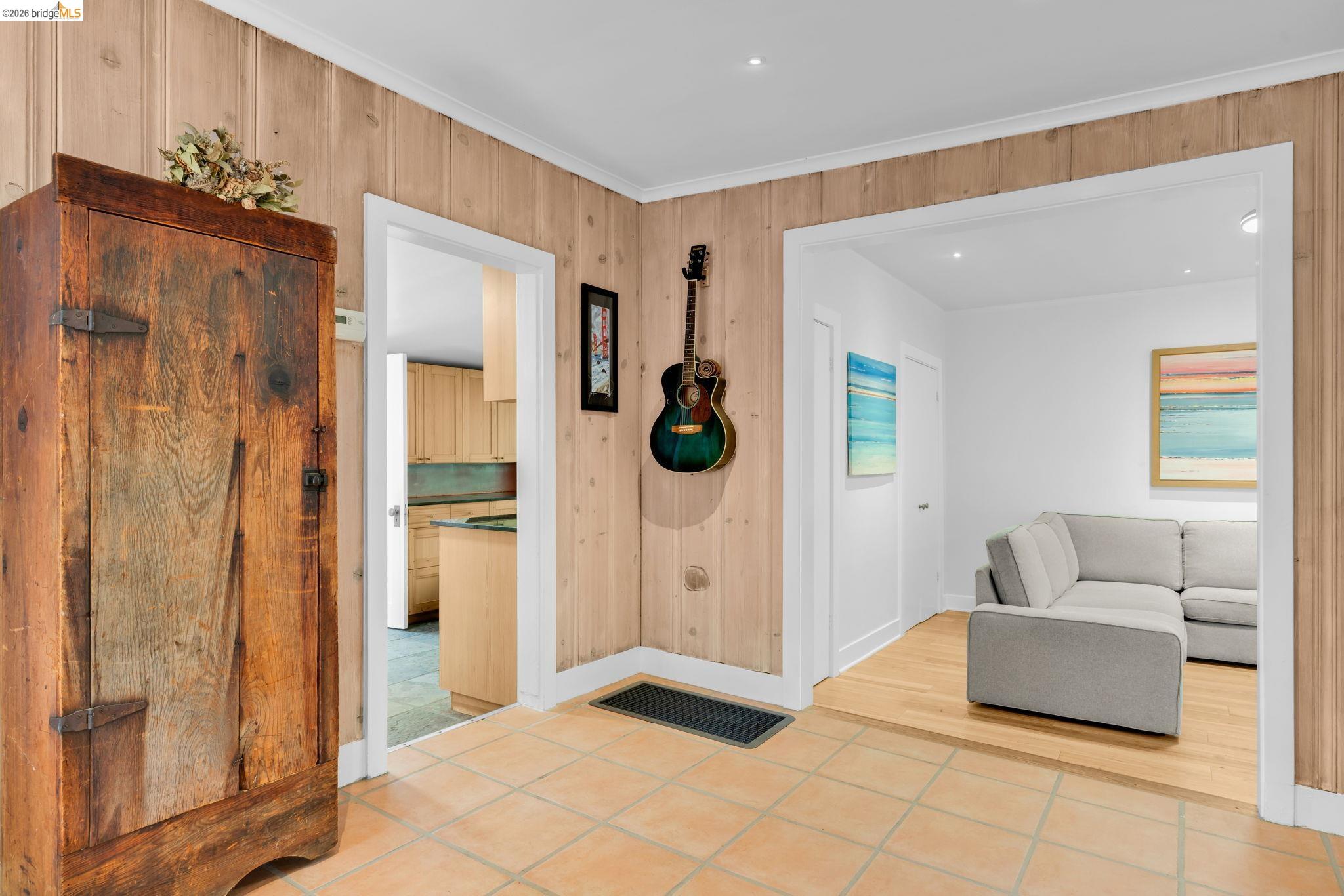 Detail Gallery Image 11 of 45 For 1101 Mountain Blvd, Oakland,  CA 94611 - 2 Beds | 1 Baths