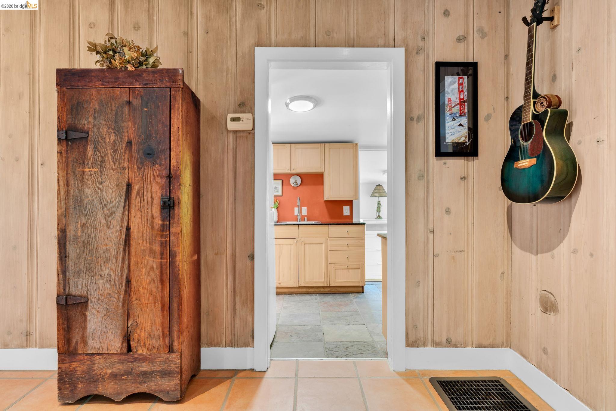 Detail Gallery Image 12 of 45 For 1101 Mountain Blvd, Oakland,  CA 94611 - 2 Beds | 1 Baths