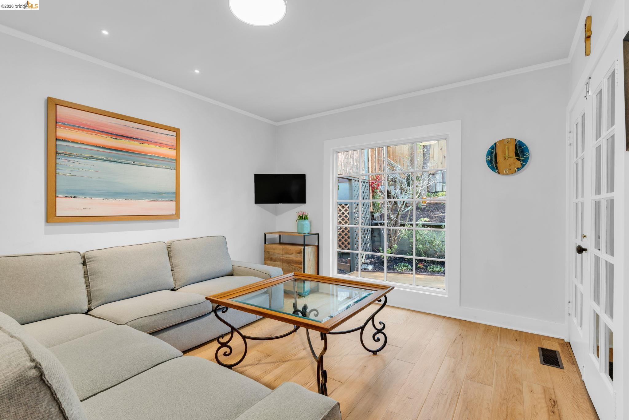 Detail Gallery Image 15 of 45 For 1101 Mountain Blvd, Oakland,  CA 94611 - 2 Beds | 1 Baths