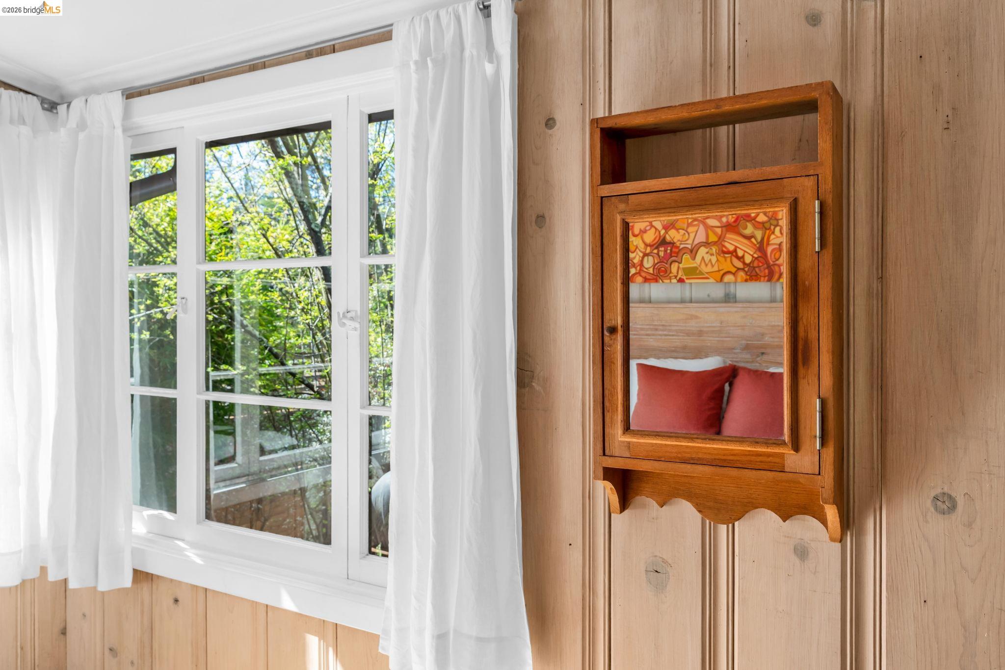 Detail Gallery Image 26 of 45 For 1101 Mountain Blvd, Oakland,  CA 94611 - 2 Beds | 1 Baths