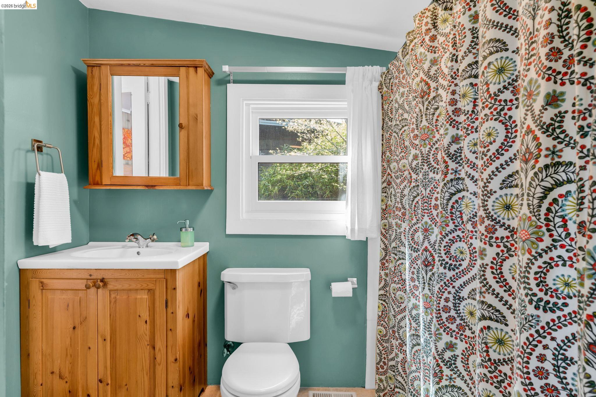 Detail Gallery Image 28 of 45 For 1101 Mountain Blvd, Oakland,  CA 94611 - 2 Beds | 1 Baths