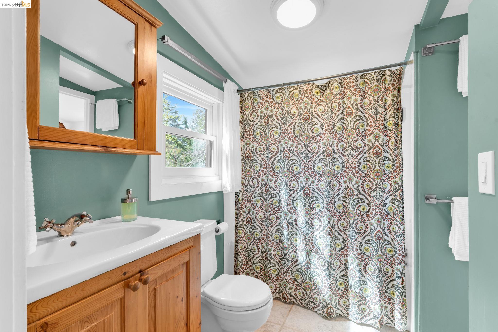 Detail Gallery Image 29 of 45 For 1101 Mountain Blvd, Oakland,  CA 94611 - 2 Beds | 1 Baths