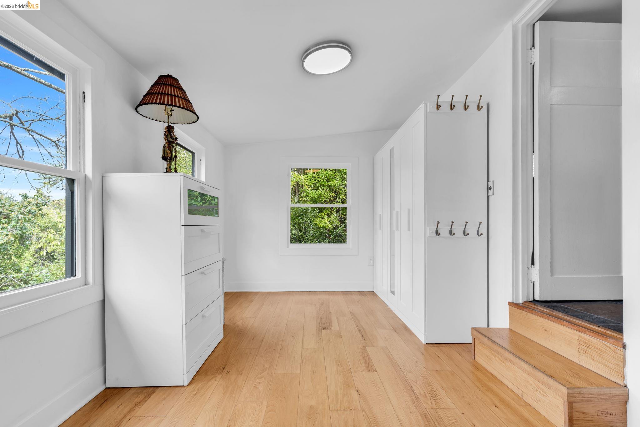 Detail Gallery Image 30 of 45 For 1101 Mountain Blvd, Oakland,  CA 94611 - 2 Beds | 1 Baths