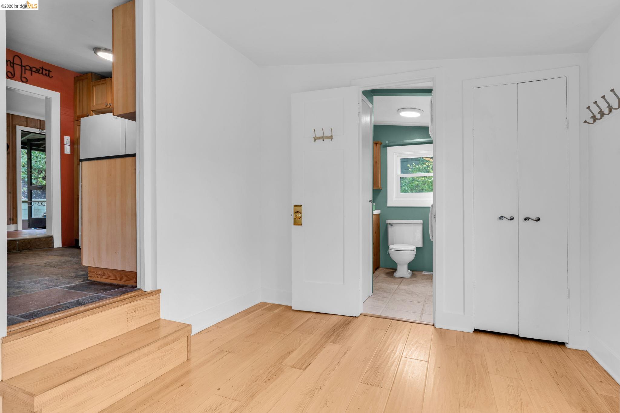 Detail Gallery Image 32 of 45 For 1101 Mountain Blvd, Oakland,  CA 94611 - 2 Beds | 1 Baths