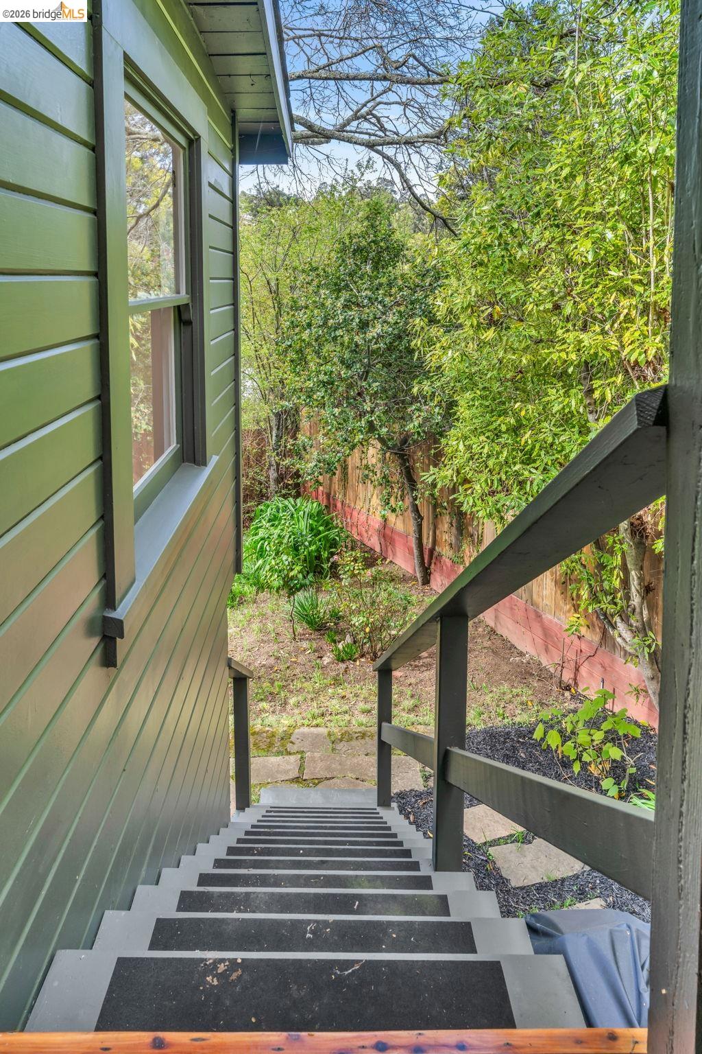 Detail Gallery Image 34 of 45 For 1101 Mountain Blvd, Oakland,  CA 94611 - 2 Beds | 1 Baths