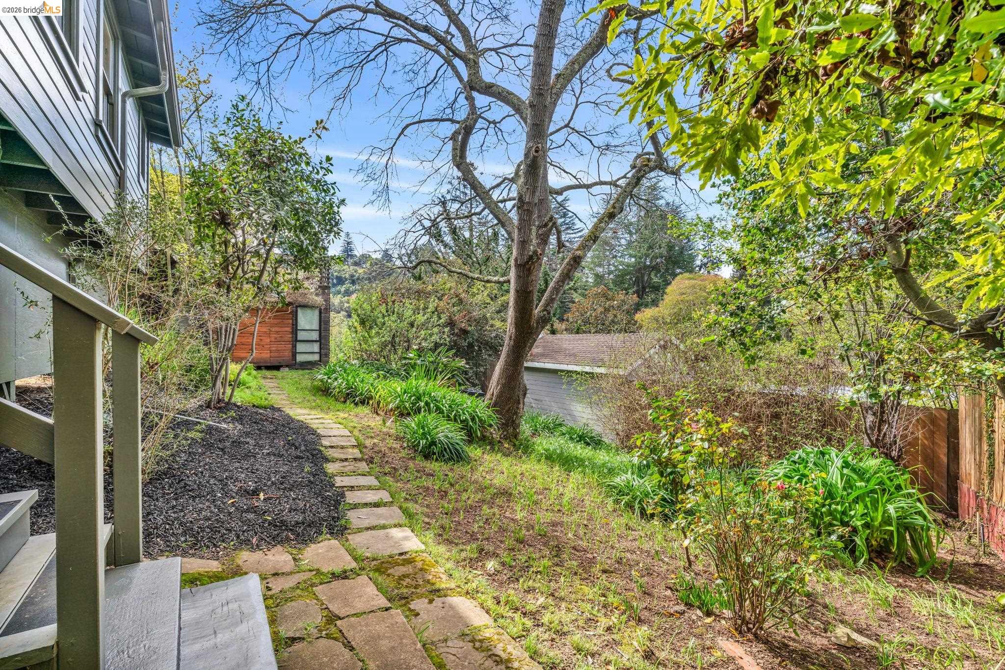 Detail Gallery Image 35 of 45 For 1101 Mountain Blvd, Oakland,  CA 94611 - 2 Beds | 1 Baths