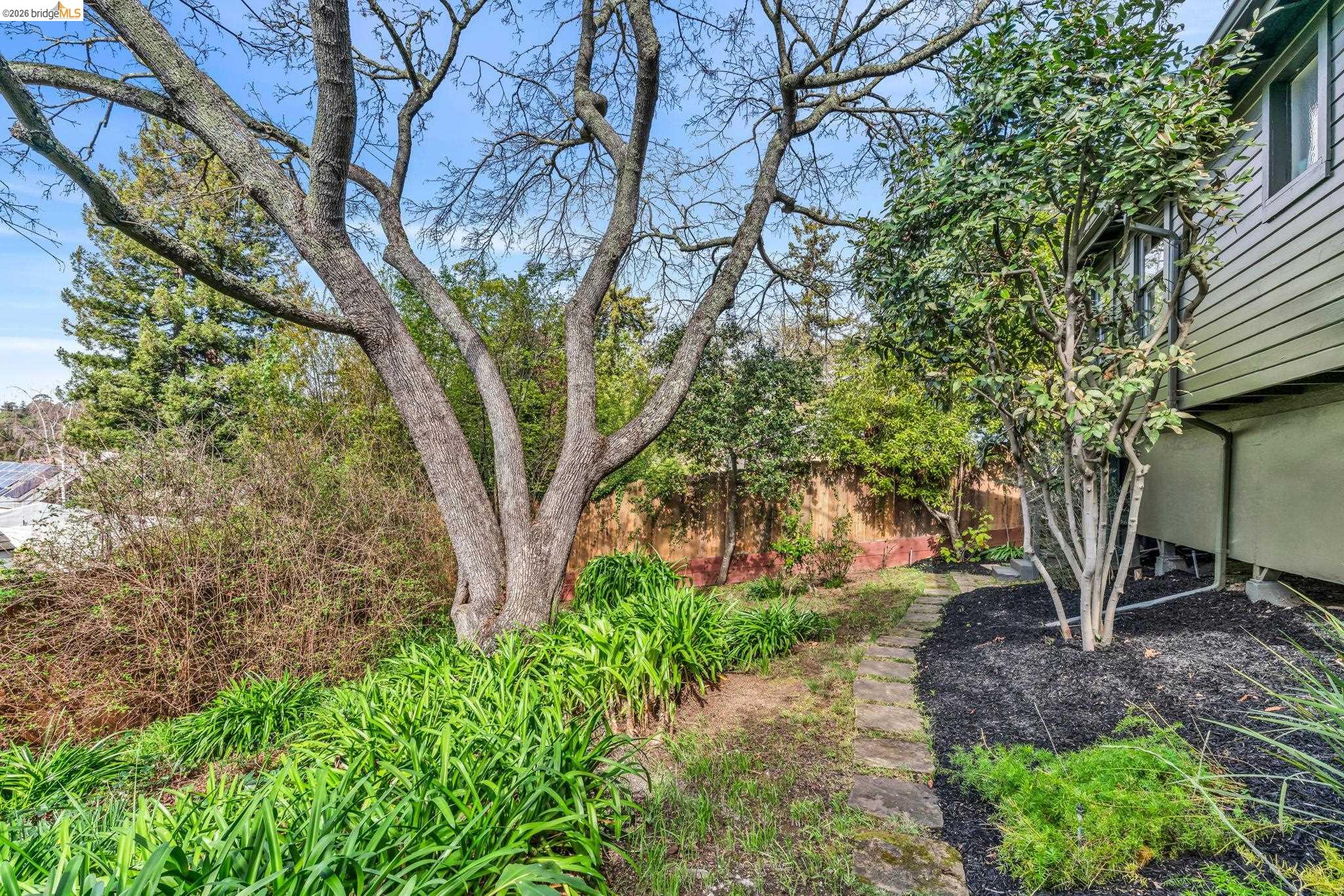 Detail Gallery Image 37 of 45 For 1101 Mountain Blvd, Oakland,  CA 94611 - 2 Beds | 1 Baths