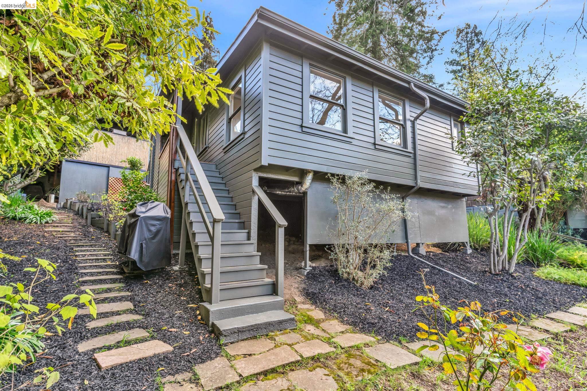 Detail Gallery Image 38 of 45 For 1101 Mountain Blvd, Oakland,  CA 94611 - 2 Beds | 1 Baths