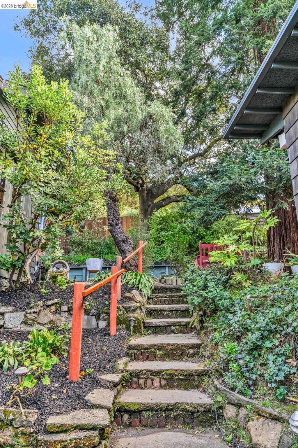 Detail Gallery Image 39 of 45 For 1101 Mountain Blvd, Oakland,  CA 94611 - 2 Beds | 1 Baths