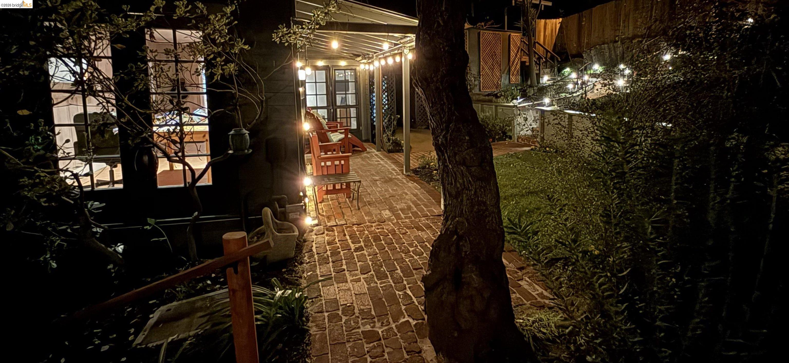 Detail Gallery Image 5 of 45 For 1101 Mountain Blvd, Oakland,  CA 94611 - 2 Beds | 1 Baths