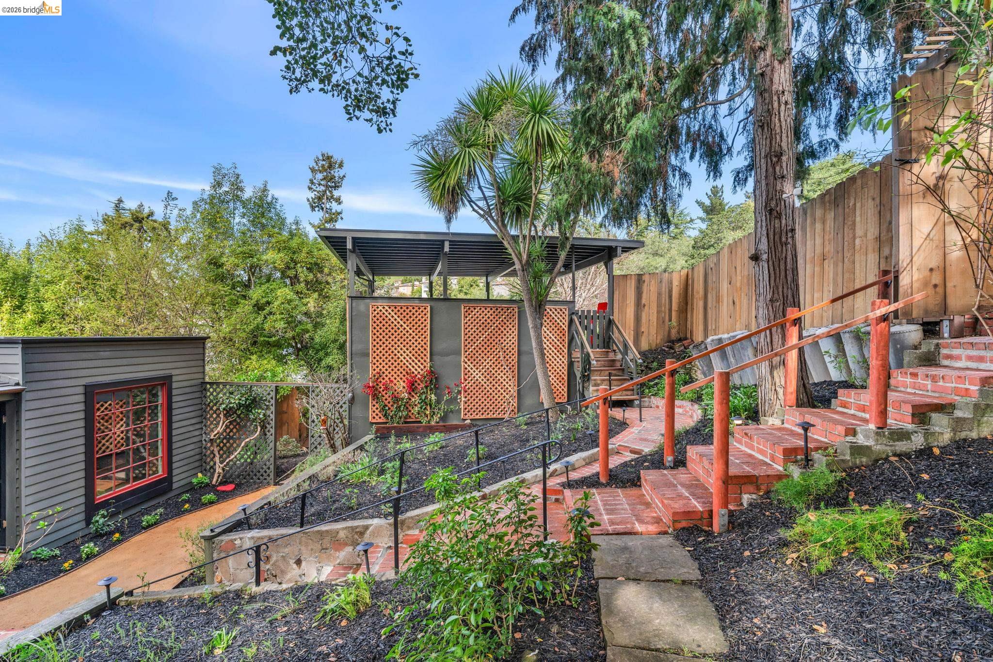 Detail Gallery Image 41 of 45 For 1101 Mountain Blvd, Oakland,  CA 94611 - 2 Beds | 1 Baths