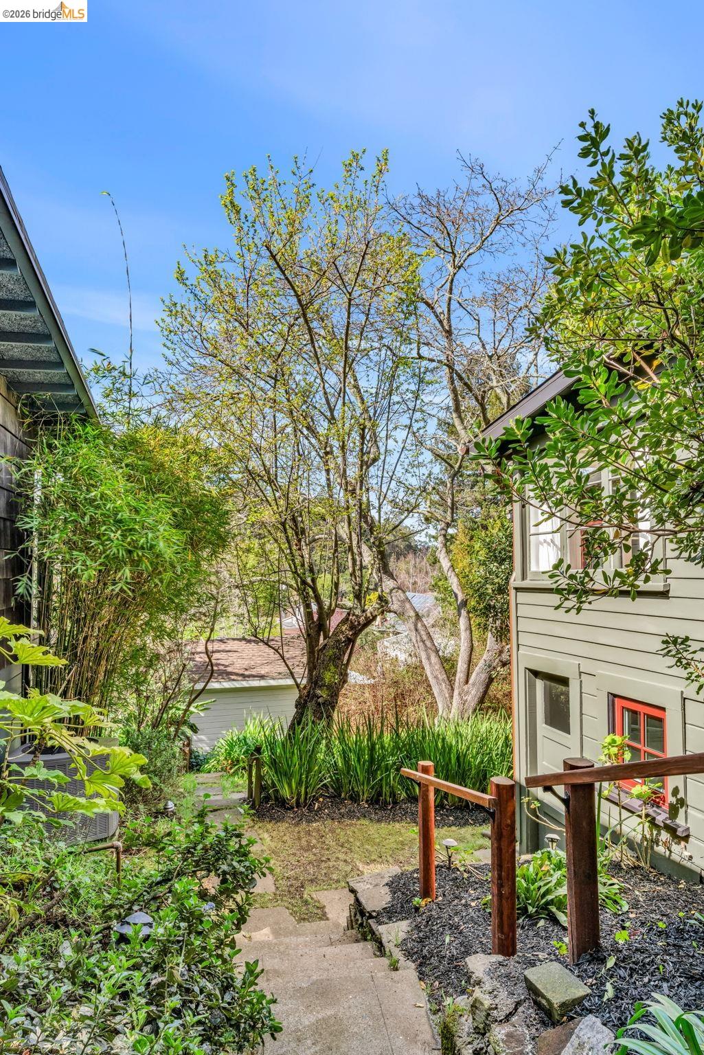 Detail Gallery Image 43 of 45 For 1101 Mountain Blvd, Oakland,  CA 94611 - 2 Beds | 1 Baths