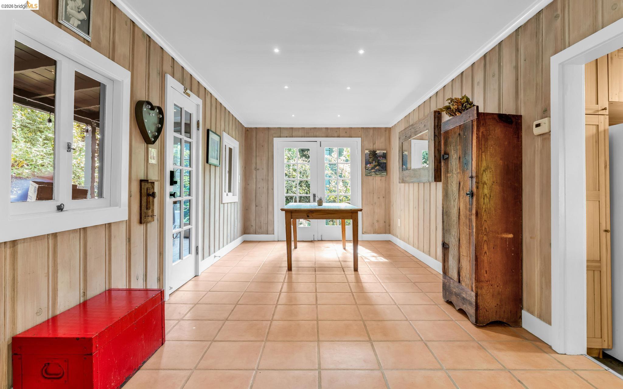 Detail Gallery Image 6 of 45 For 1101 Mountain Blvd, Oakland,  CA 94611 - 2 Beds | 1 Baths