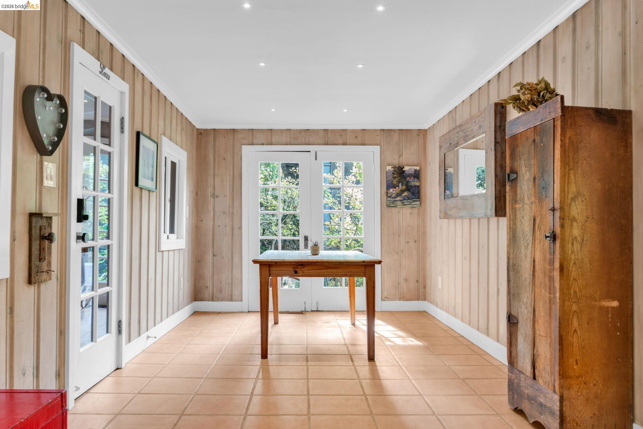 Detail Gallery Image 7 of 45 For 1101 Mountain Blvd, Oakland,  CA 94611 - 2 Beds | 1 Baths