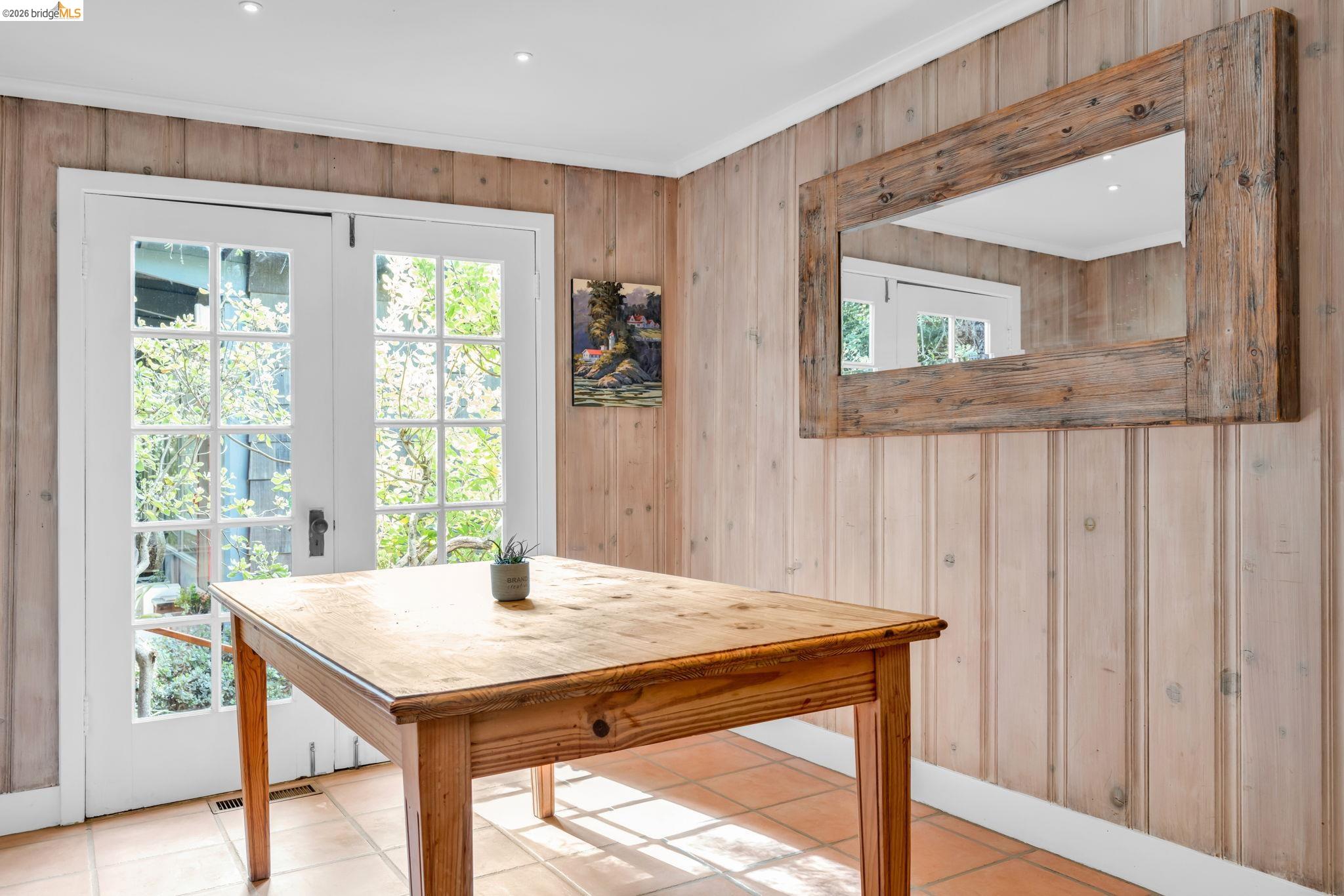 Detail Gallery Image 8 of 45 For 1101 Mountain Blvd, Oakland,  CA 94611 - 2 Beds | 1 Baths