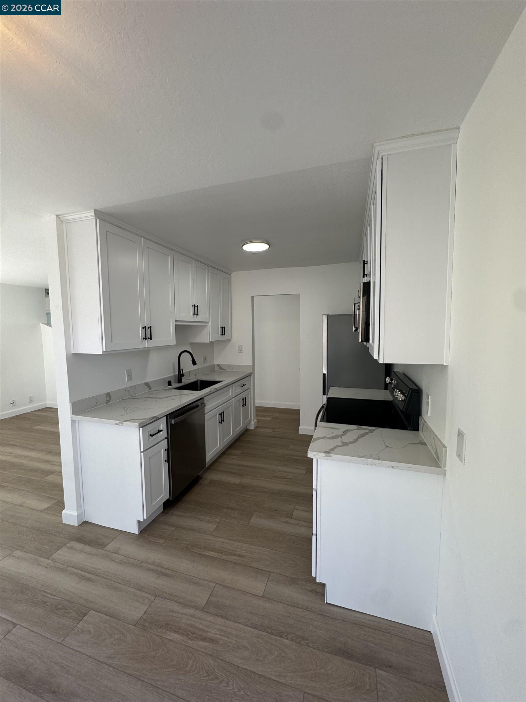 Photo #4: 41125953 Listing: Photo #4