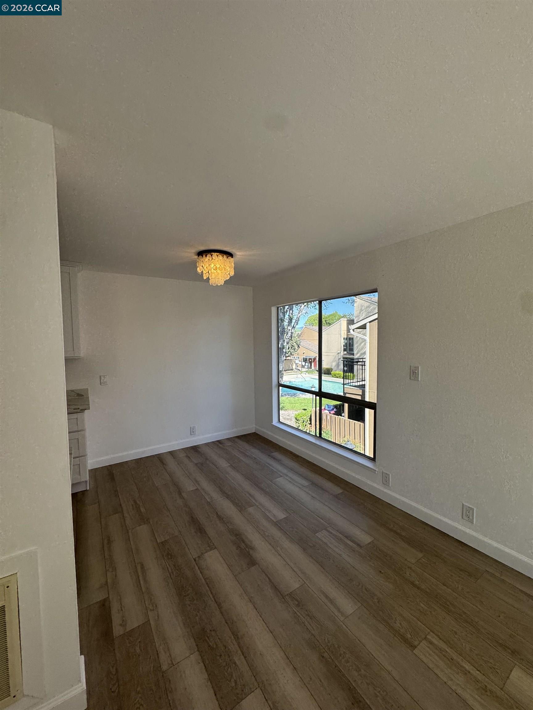 Photo #5: 41125953 Listing: Photo #5