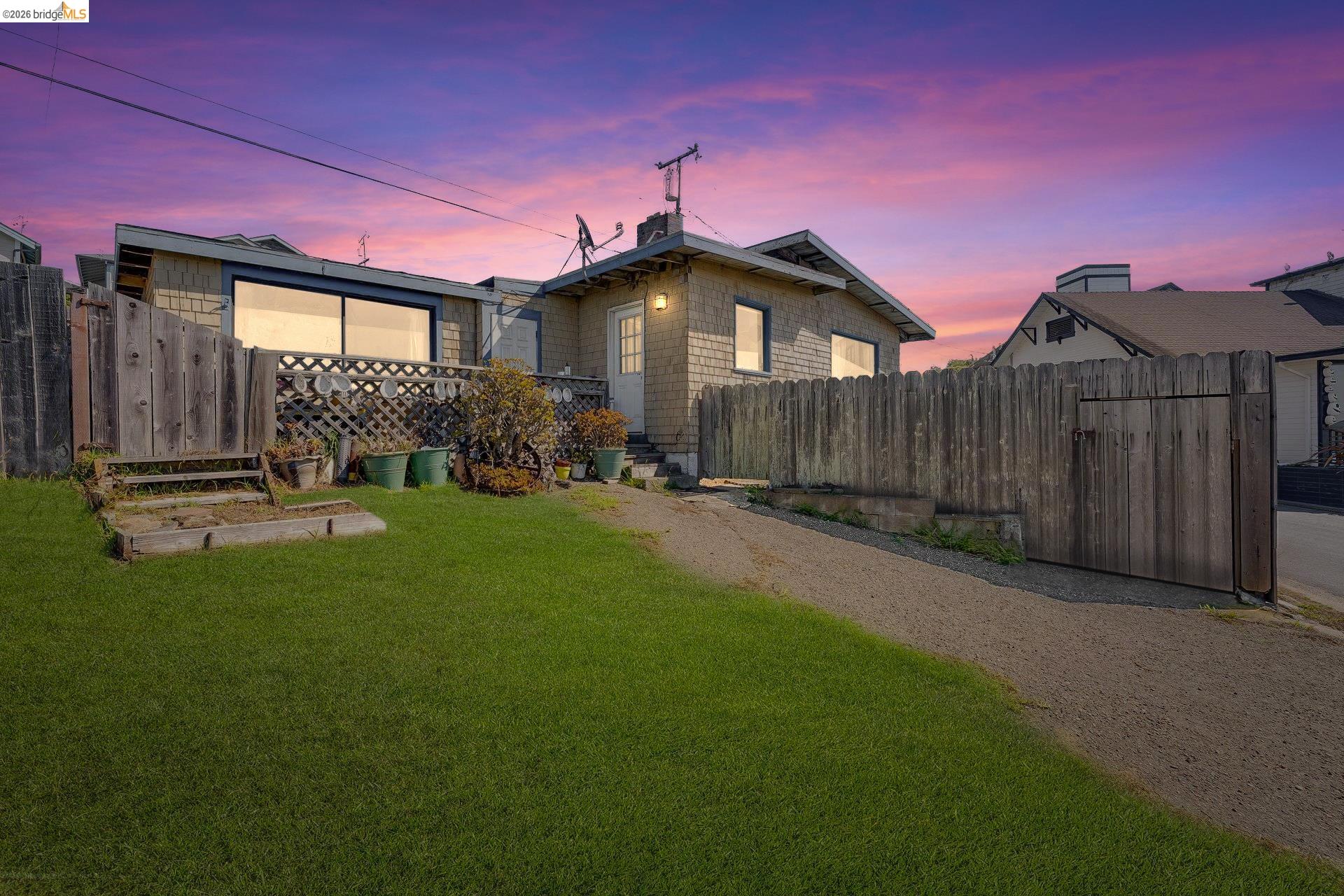 Detail Gallery Image 2 of 26 For 4 Beach Ave, Dillon Beach,  CA 94929 - 2 Beds | 2 Baths
