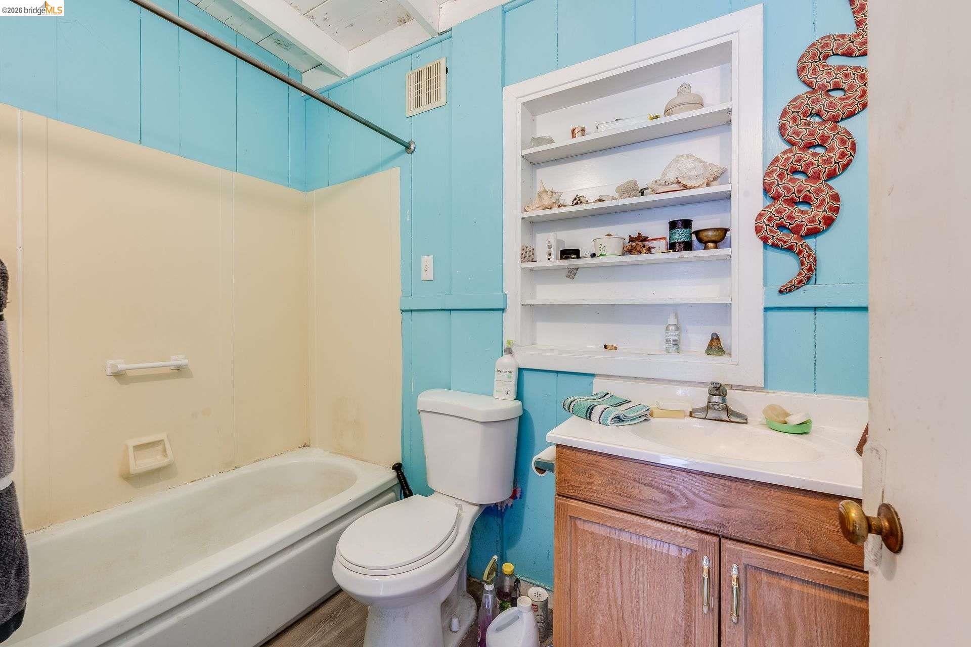 Detail Gallery Image 12 of 26 For 4 Beach Ave, Dillon Beach,  CA 94929 - 2 Beds | 2 Baths