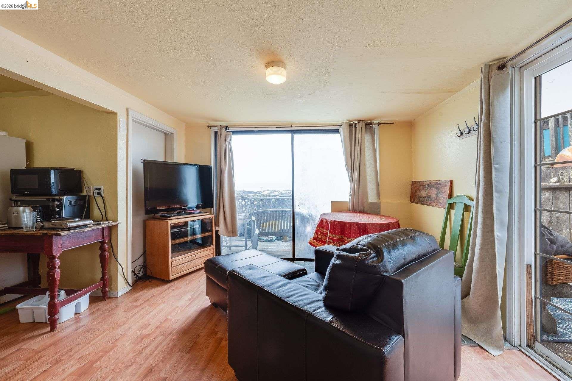 Detail Gallery Image 20 of 26 For 4 Beach Ave, Dillon Beach,  CA 94929 - 2 Beds | 2 Baths