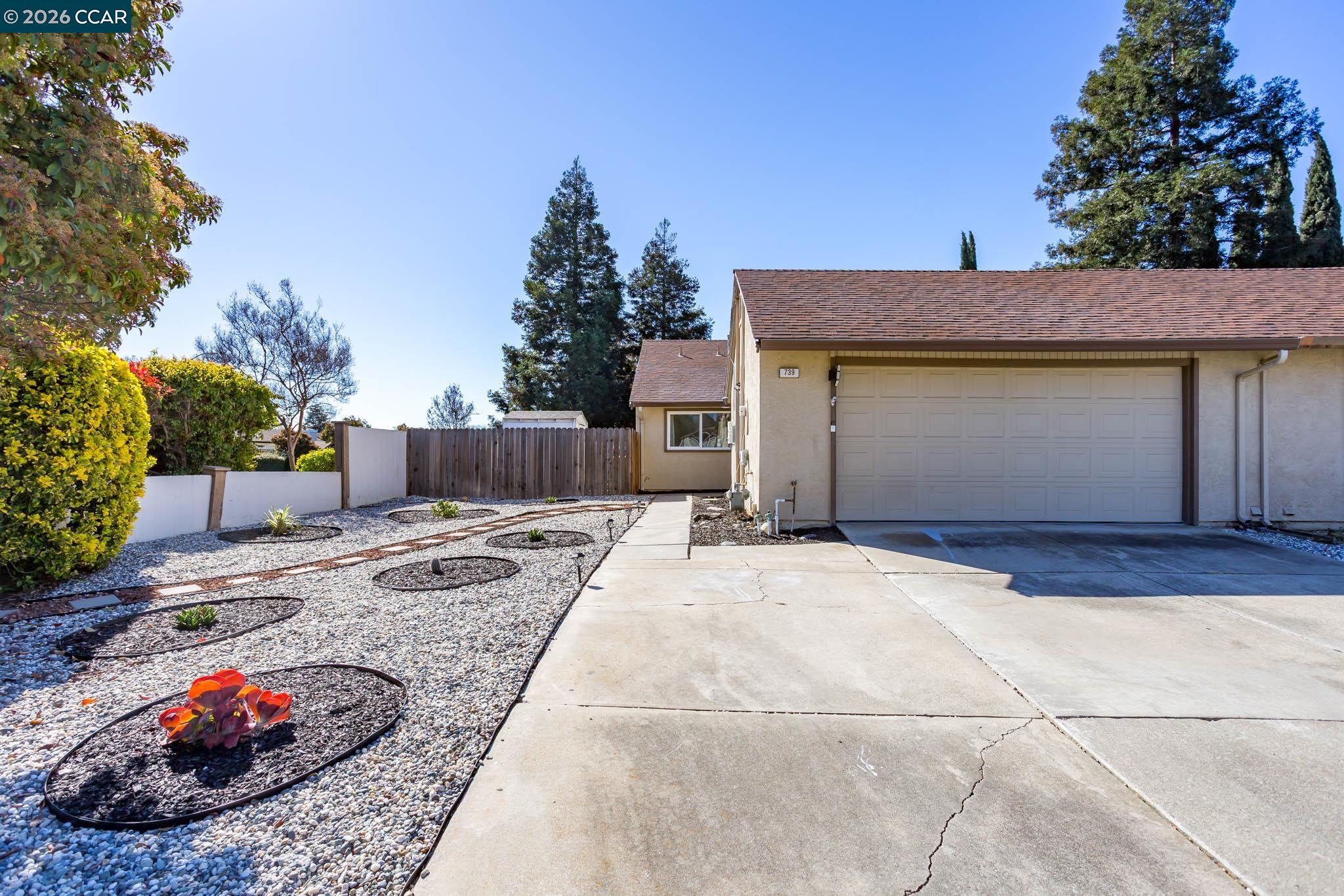 Detail Gallery Image 2 of 28 For 739 Valley Green Dr, Brentwood,  CA 94513 - 2 Beds | 1 Baths