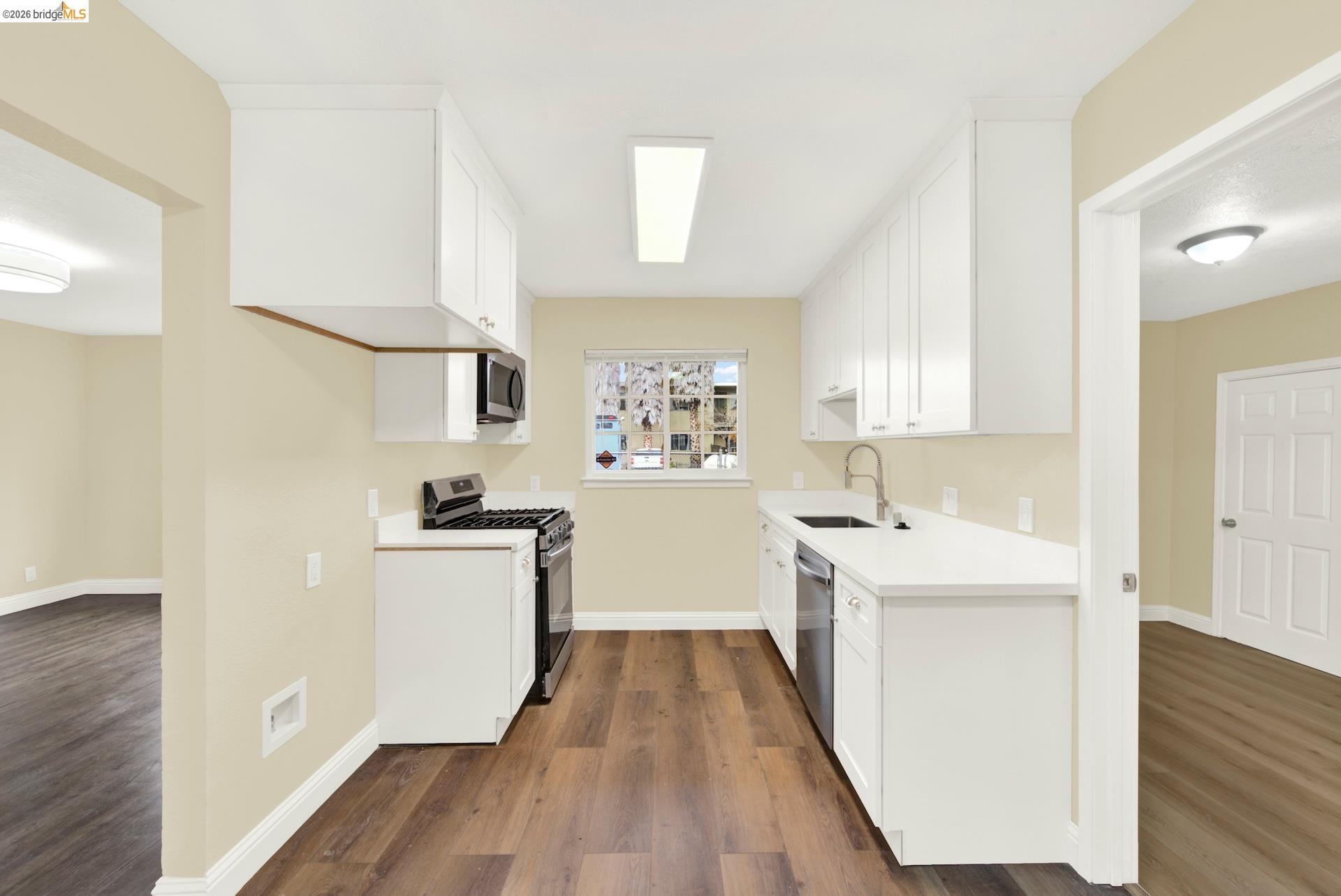 Detail Gallery Image 12 of 41 For 2170 104th Ave, Oakland,  CA 94603 - 2 Beds | 1 Baths