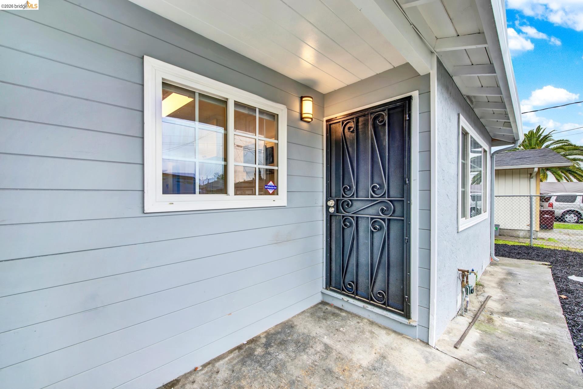 Detail Gallery Image 3 of 41 For 2170 104th Ave, Oakland,  CA 94603 - 2 Beds | 1 Baths