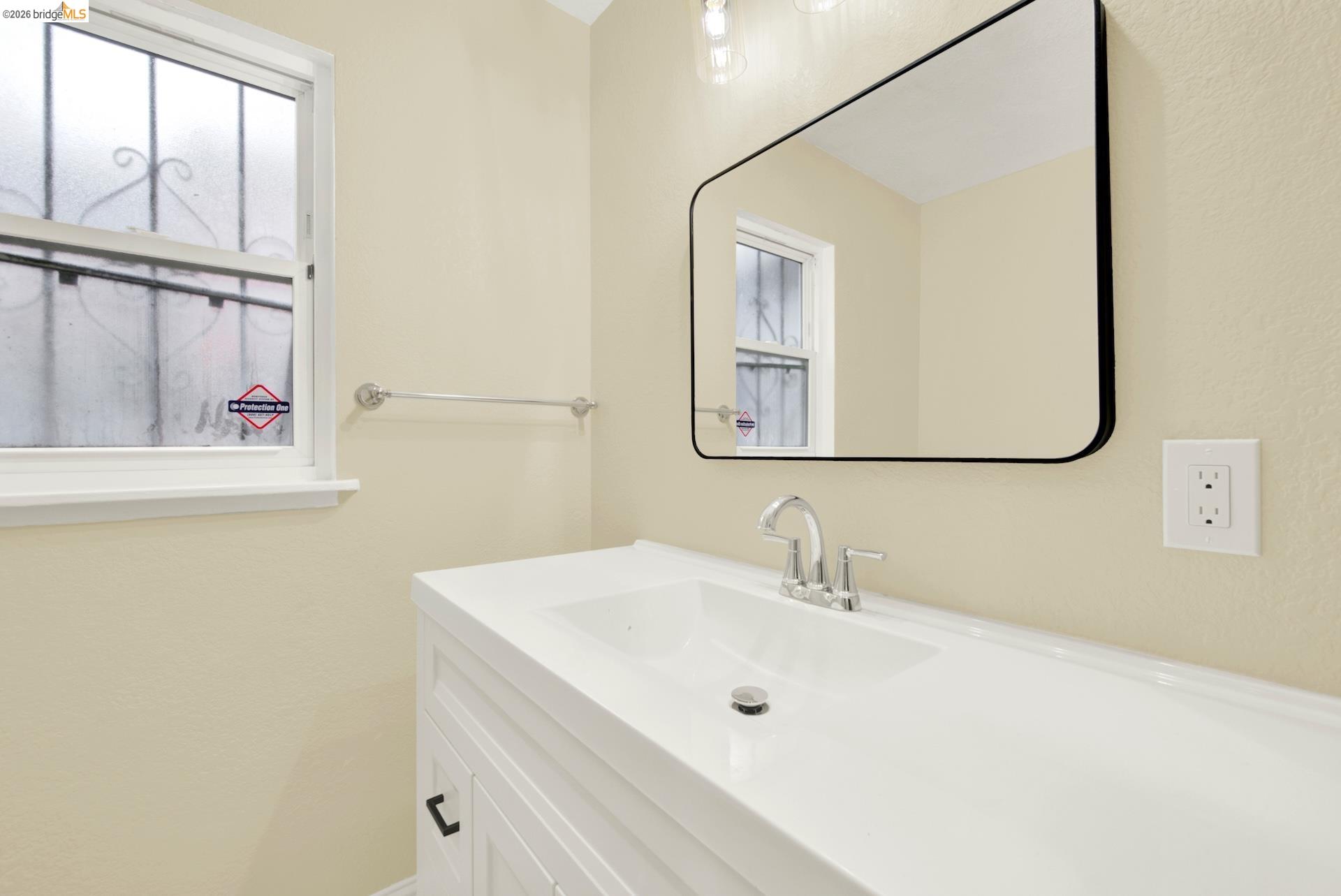 Detail Gallery Image 40 of 41 For 2170 104th Ave, Oakland,  CA 94603 - 2 Beds | 1 Baths