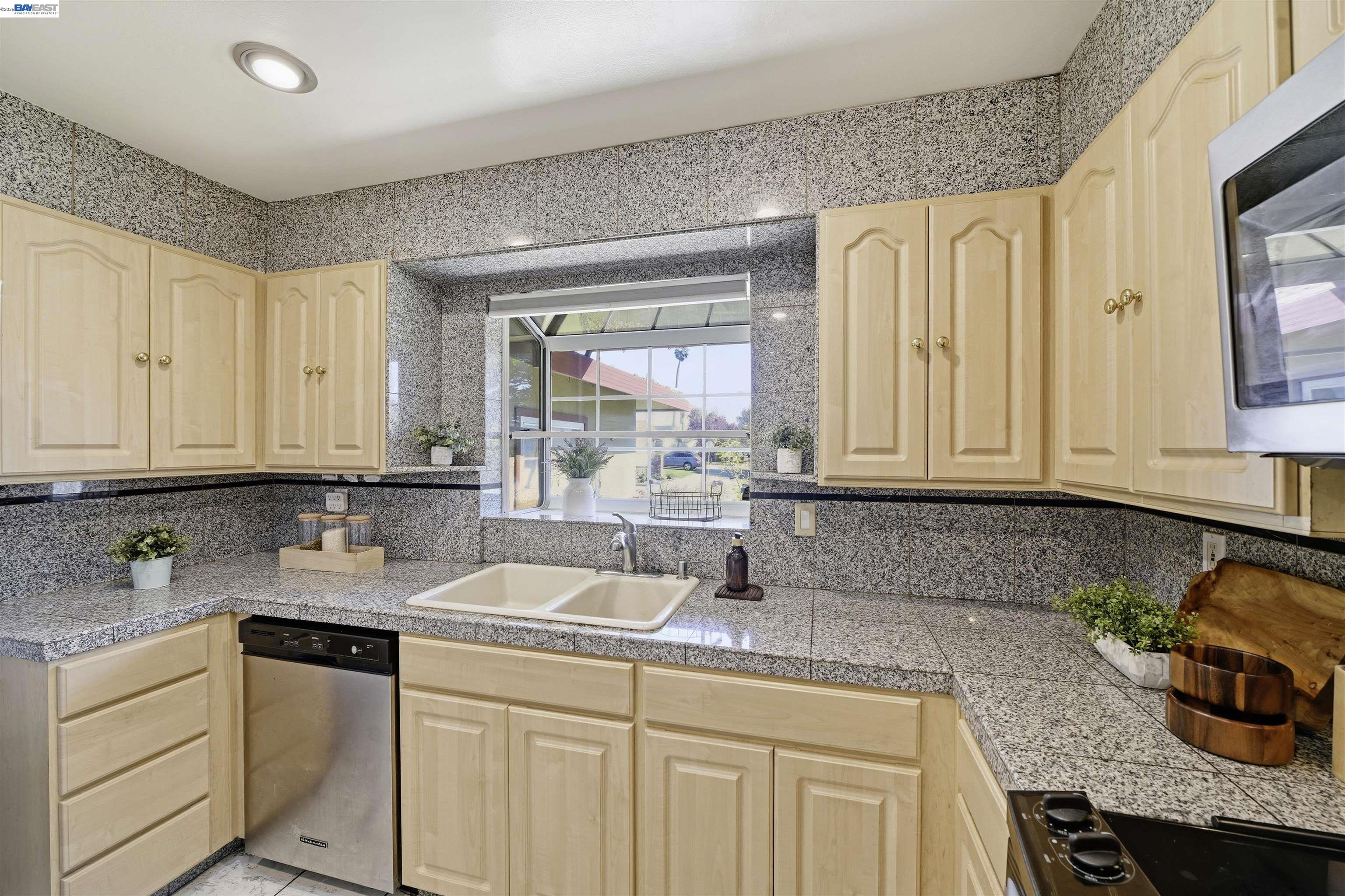 Detail Gallery Image 11 of 45 For 4179 Eggers Dr, Fremont,  CA 94536 - 4 Beds | 3 Baths