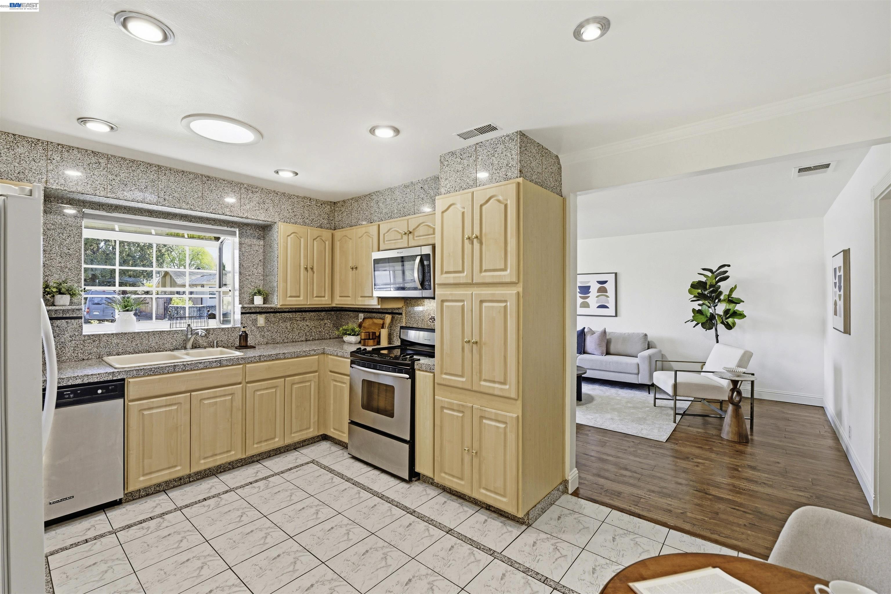 Detail Gallery Image 9 of 45 For 4179 Eggers Dr, Fremont,  CA 94536 - 4 Beds | 3 Baths