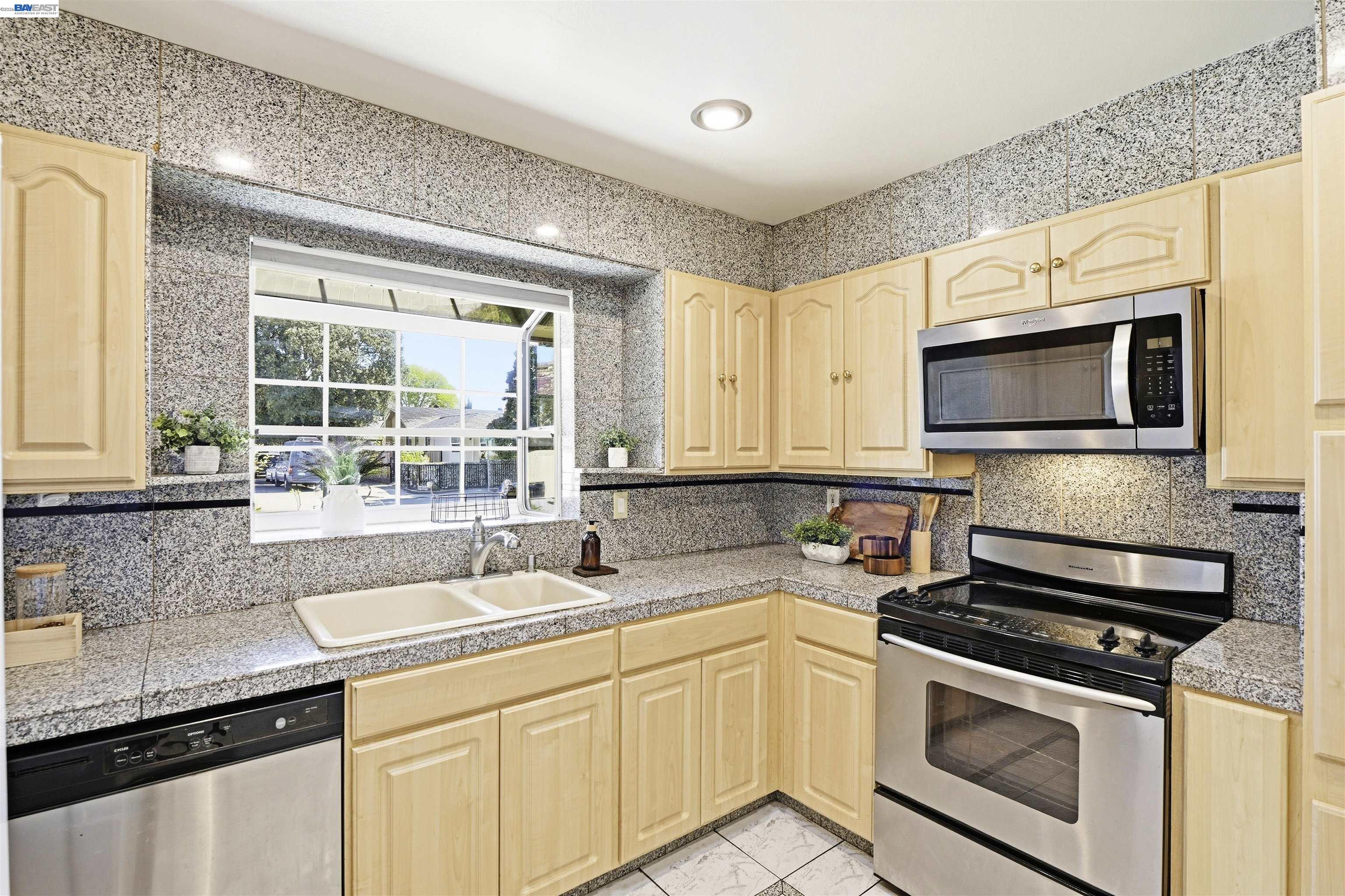 Detail Gallery Image 10 of 45 For 4179 Eggers Dr, Fremont,  CA 94536 - 4 Beds | 3 Baths