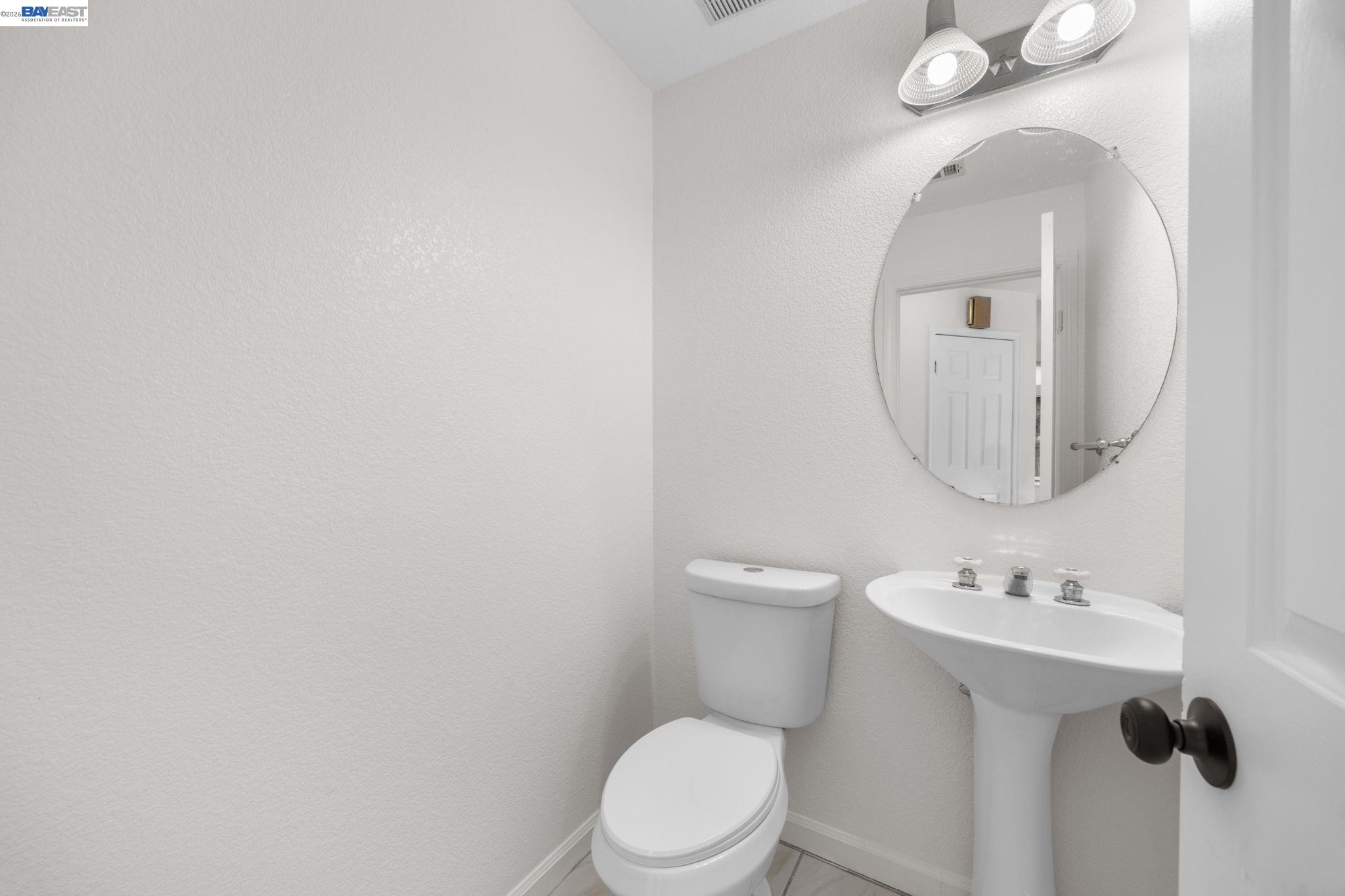 Detail Gallery Image 11 of 29 For 5136 Grass Valley Way, Antioch,  CA 94531 - 3 Beds | 2/1 Baths