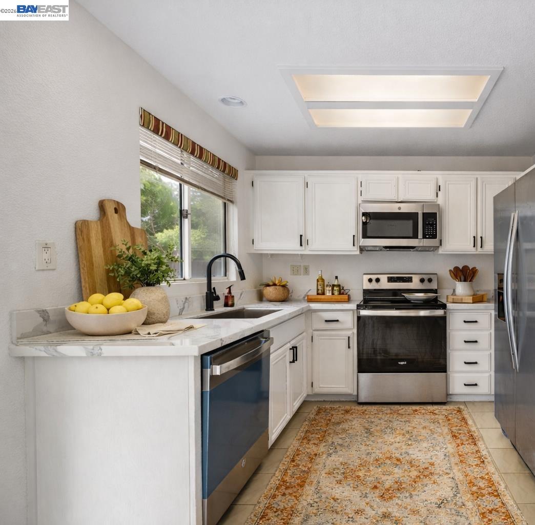 Detail Gallery Image 6 of 29 For 5136 Grass Valley Way, Antioch,  CA 94531 - 3 Beds | 2/1 Baths