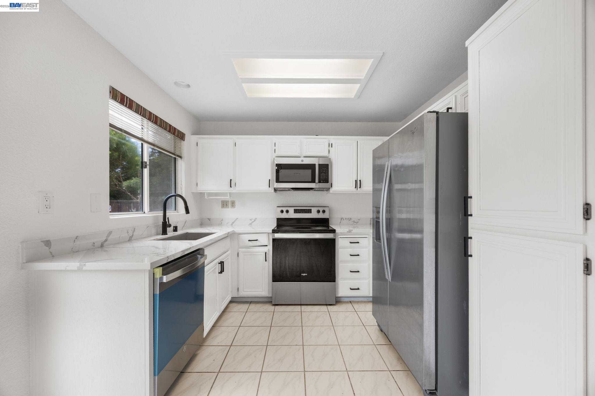 Detail Gallery Image 7 of 29 For 5136 Grass Valley Way, Antioch,  CA 94531 - 3 Beds | 2/1 Baths