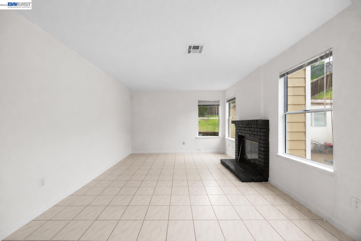 Detail Gallery Image 9 of 29 For 5136 Grass Valley Way, Antioch,  CA 94531 - 3 Beds | 2/1 Baths