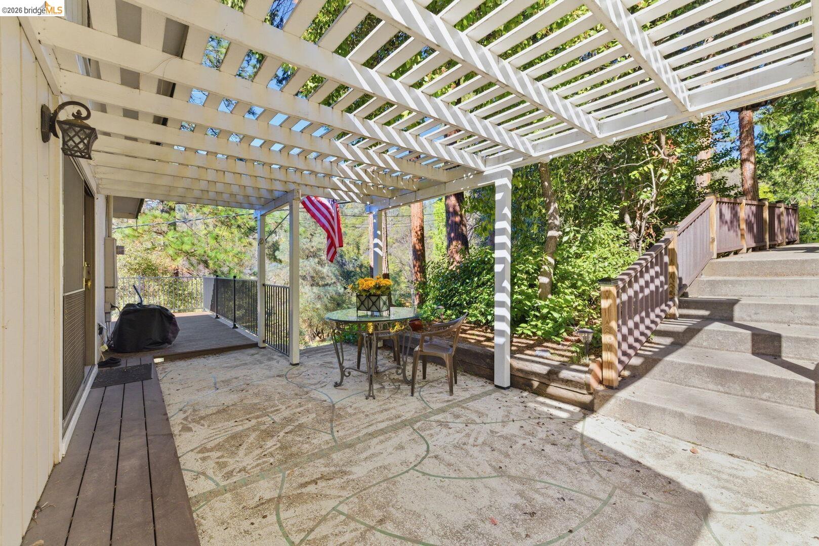 Detail Gallery Image 4 of 32 For 20746 Ponderosa Way, Tuolumne,  CA 95379 - 3 Beds | 2 Baths