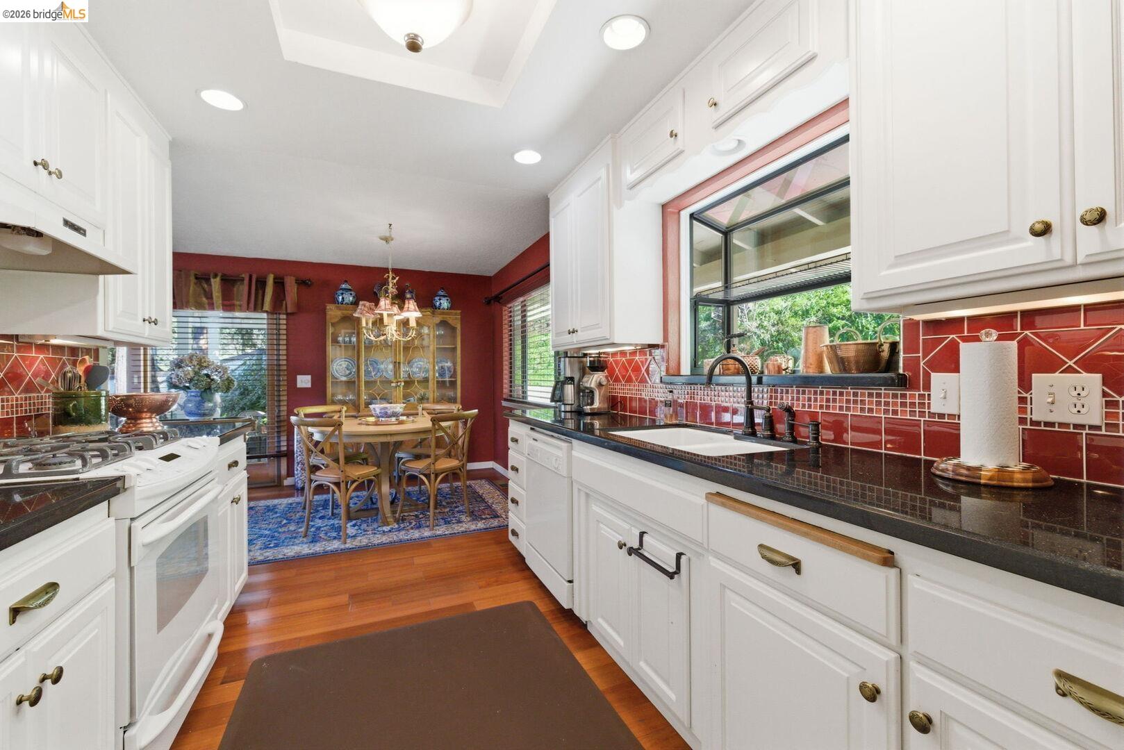 Detail Gallery Image 7 of 32 For 20746 Ponderosa Way, Tuolumne,  CA 95379 - 3 Beds | 2 Baths