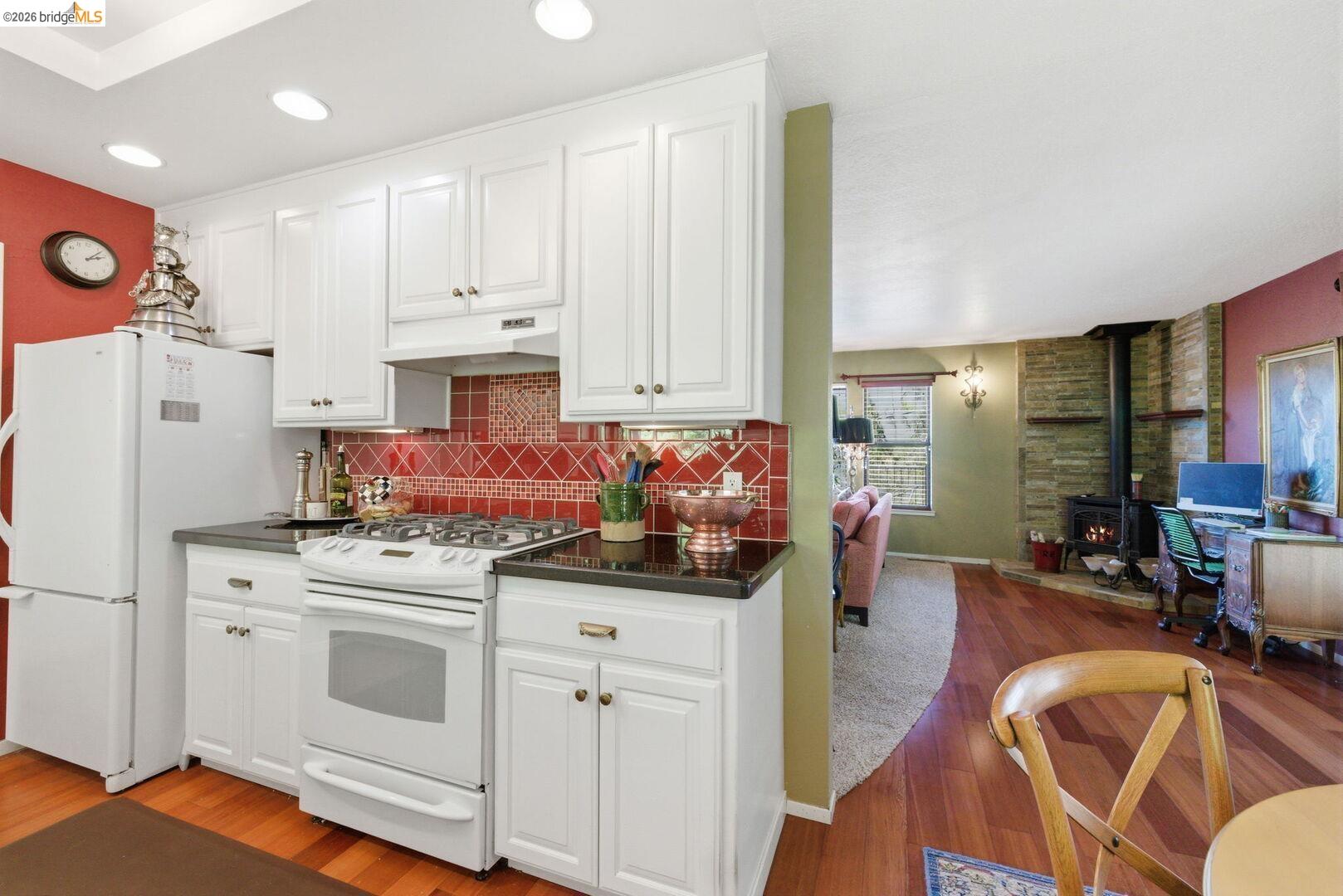 Detail Gallery Image 9 of 32 For 20746 Ponderosa Way, Tuolumne,  CA 95379 - 3 Beds | 2 Baths