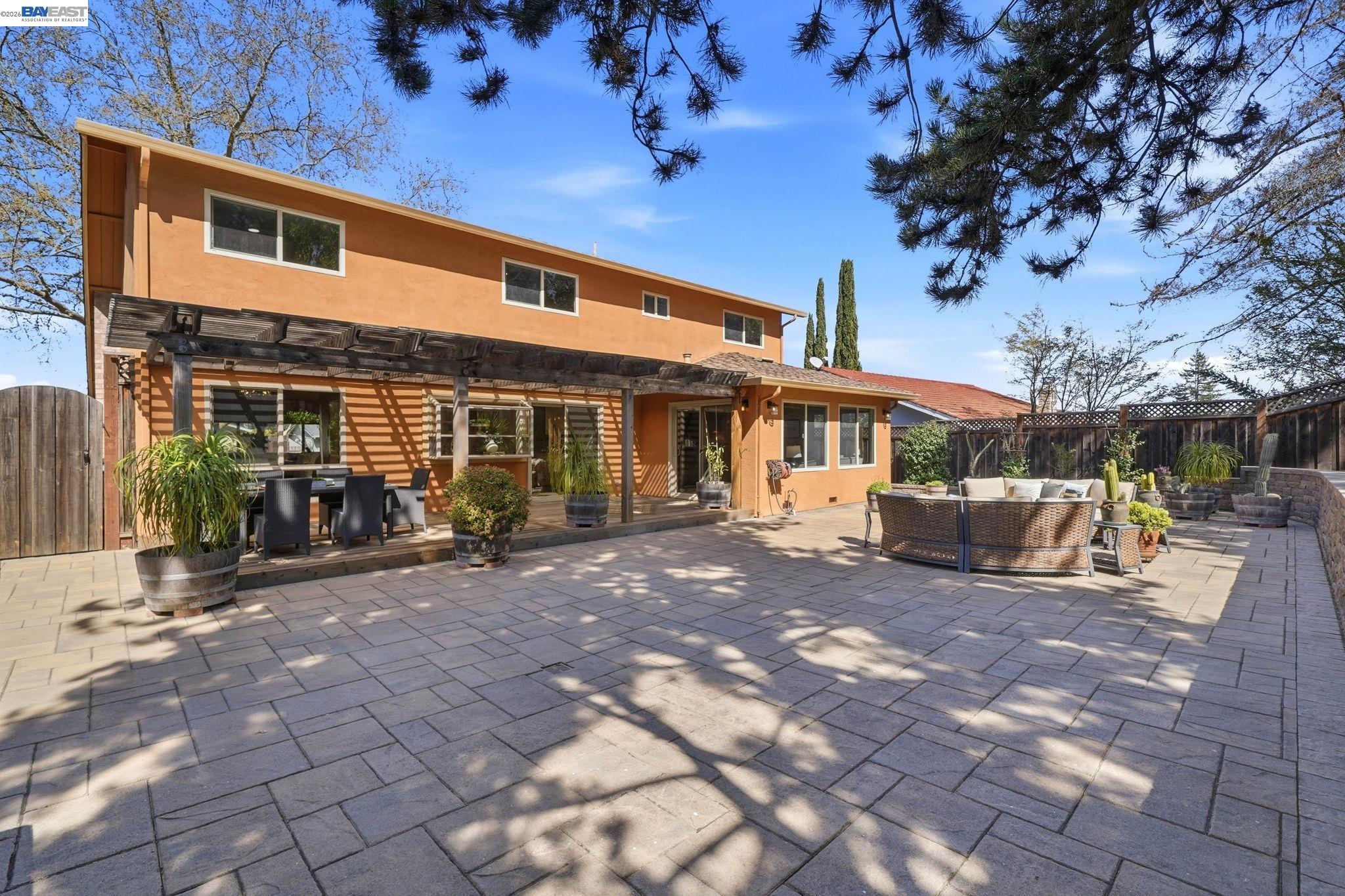 Detail Gallery Image 6 of 50 For 7738 Fairoaks Dr, Pleasanton,  CA 94588 - 4 Beds | 2/1 Baths