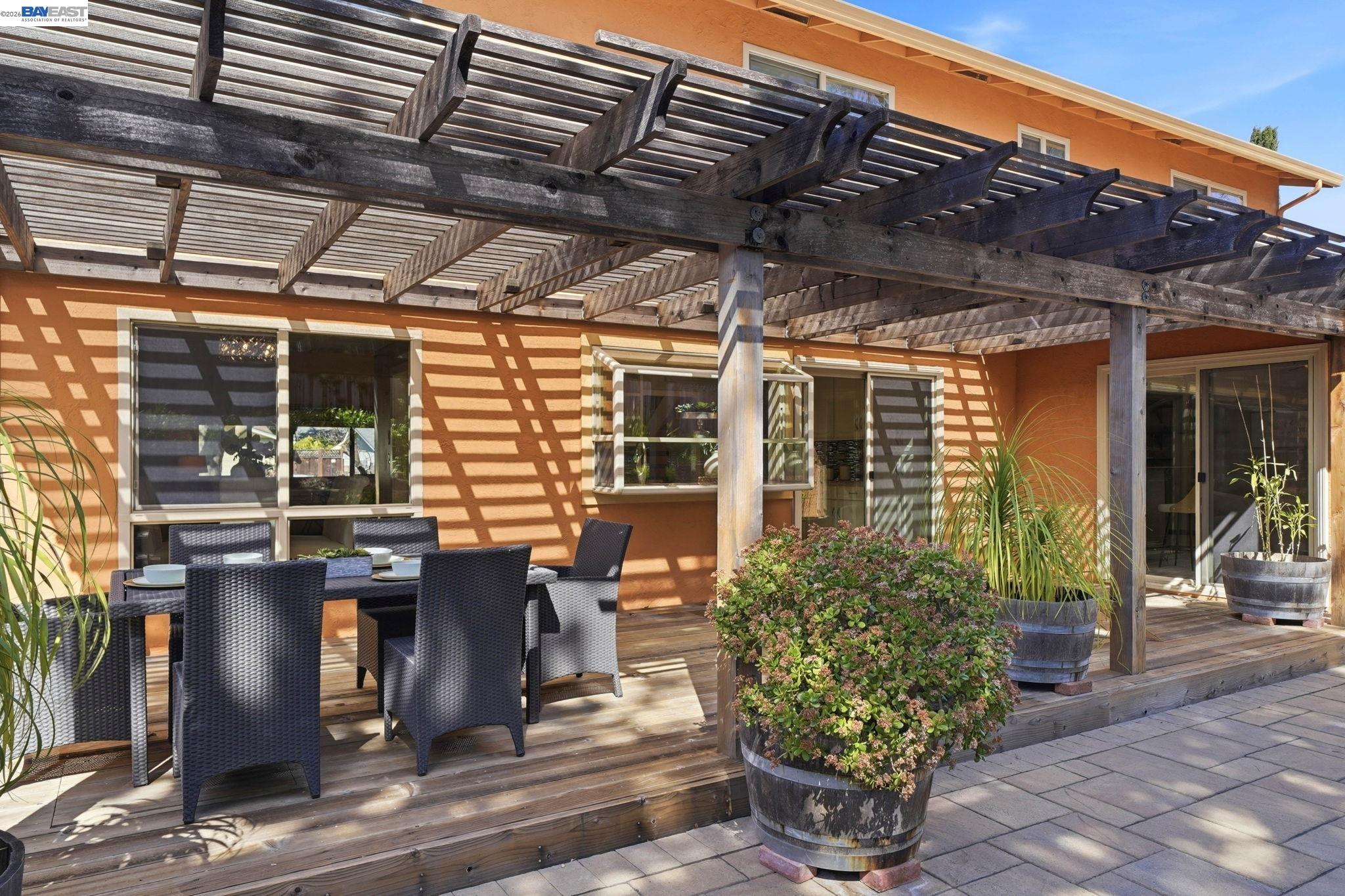 Detail Gallery Image 7 of 50 For 7738 Fairoaks Dr, Pleasanton,  CA 94588 - 4 Beds | 2/1 Baths