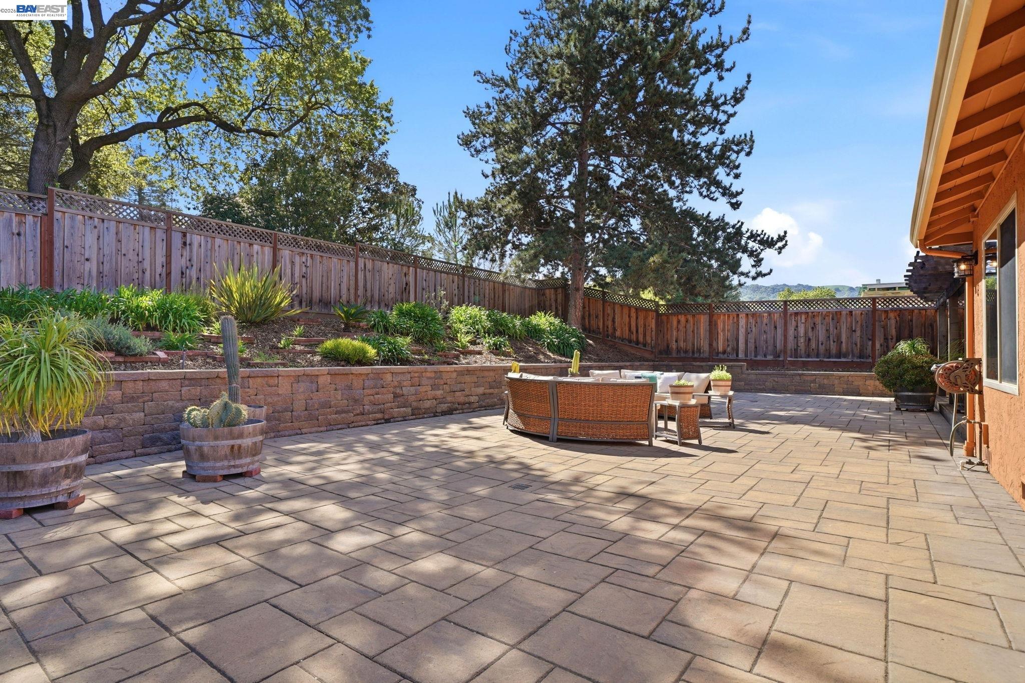 Detail Gallery Image 9 of 50 For 7738 Fairoaks Dr, Pleasanton,  CA 94588 - 4 Beds | 2/1 Baths