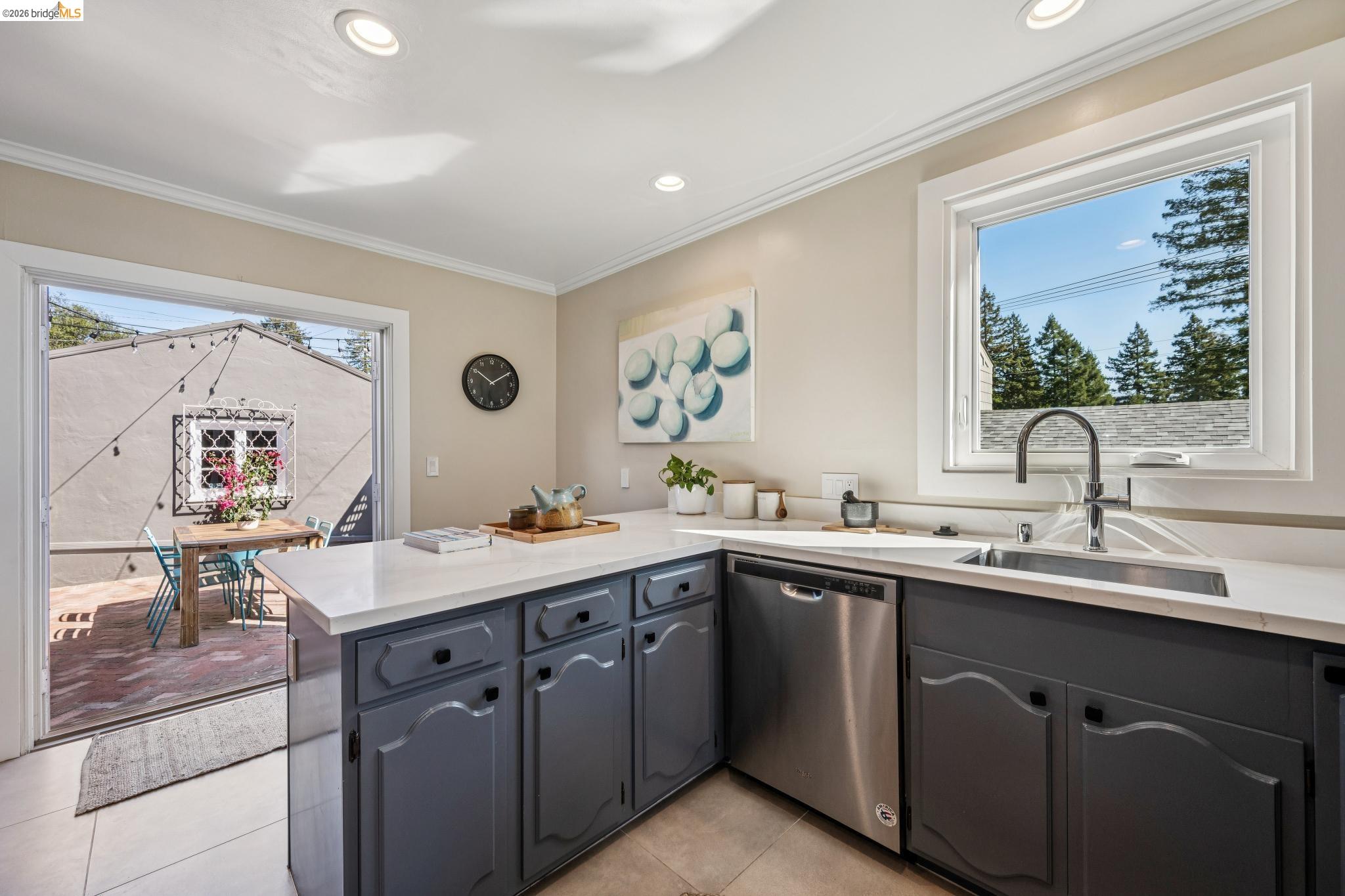 Detail Gallery Image 28 of 52 For 290 Colgate Ave, Kensington,  CA 94708 - 2 Beds | 1 Baths