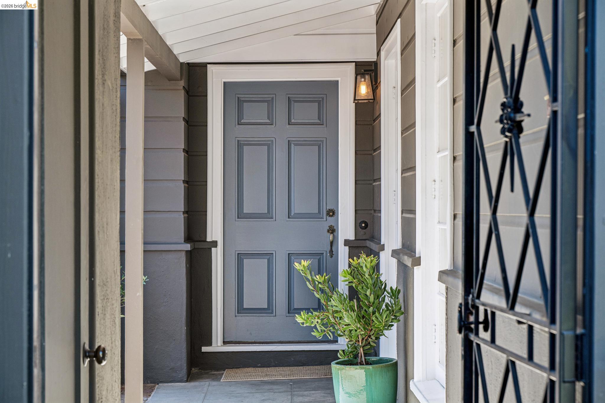 Detail Gallery Image 4 of 52 For 290 Colgate Ave, Kensington,  CA 94708 - 2 Beds | 1 Baths