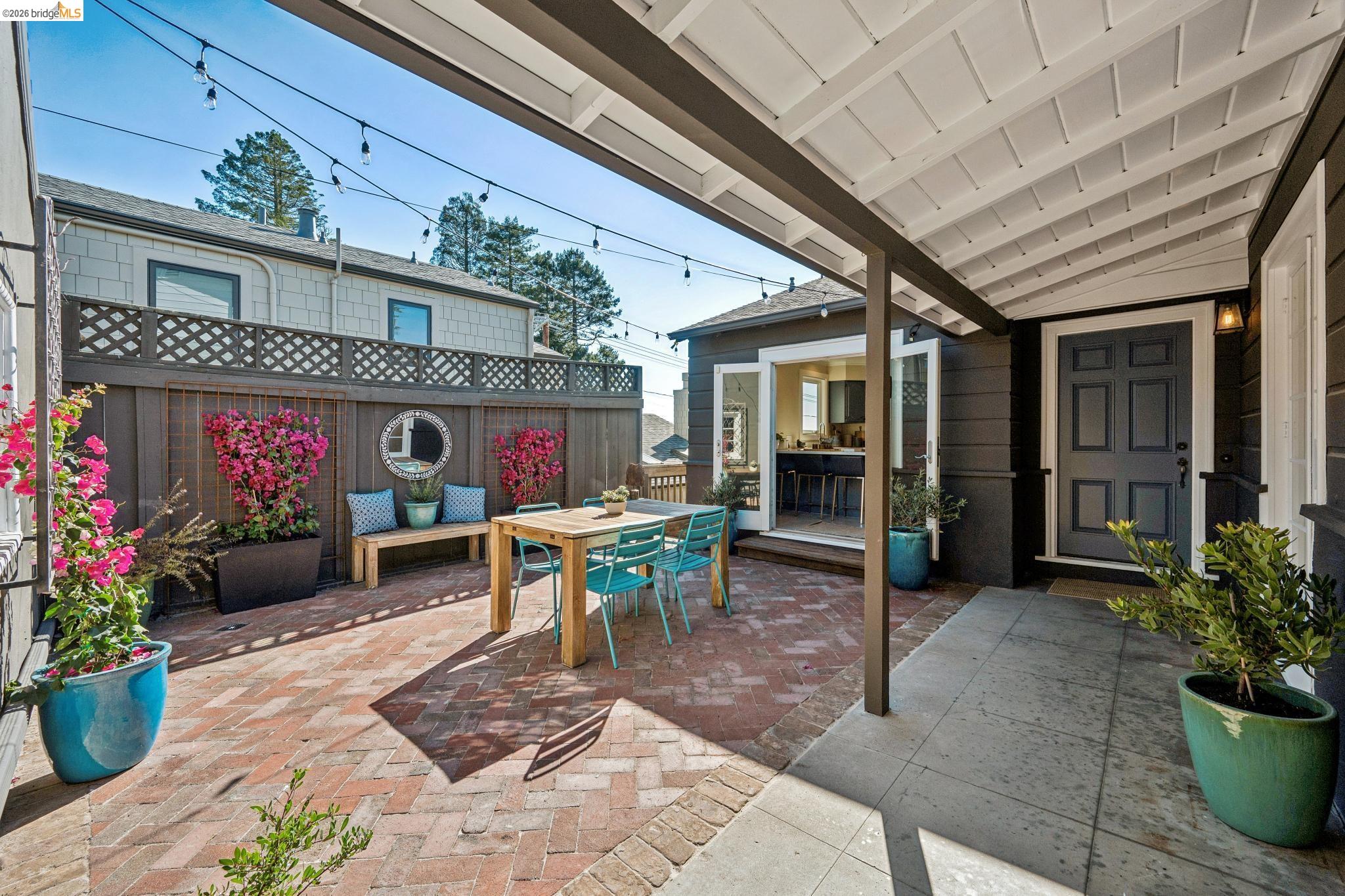 Detail Gallery Image 5 of 52 For 290 Colgate Ave, Kensington,  CA 94708 - 2 Beds | 1 Baths