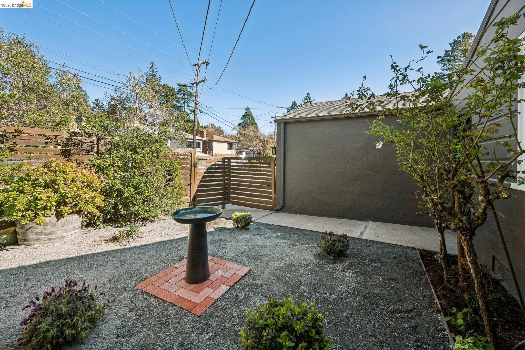 Detail Gallery Image 42 of 52 For 290 Colgate Ave, Kensington,  CA 94708 - 2 Beds | 1 Baths