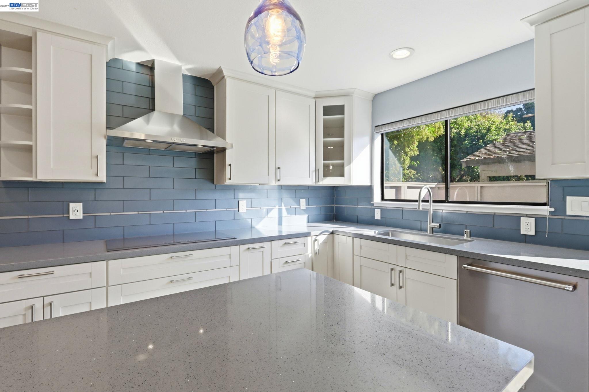 Detail Gallery Image 9 of 31 For 4925 Flat Rock Circle, San Jose,  CA 95136 - 3 Beds | 2/1 Baths