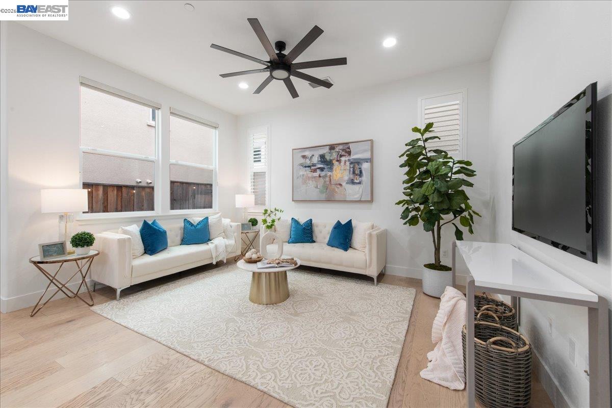 Detail Gallery Image 2 of 38 For 4026 Chalk Hill Way, Dublin,  CA 94568 - 3 Beds | 2/1 Baths